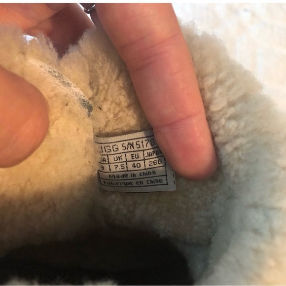 UGG Australia Cove Black Leather Suede Sheepskin Winter Boots - Picture 4 of 4